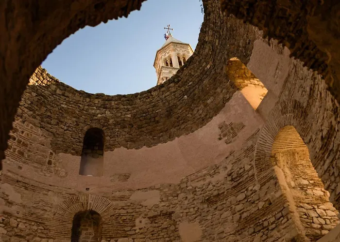 Vjera - Late Check In * Сплит